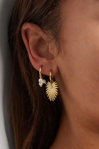 Palm pearl earrings